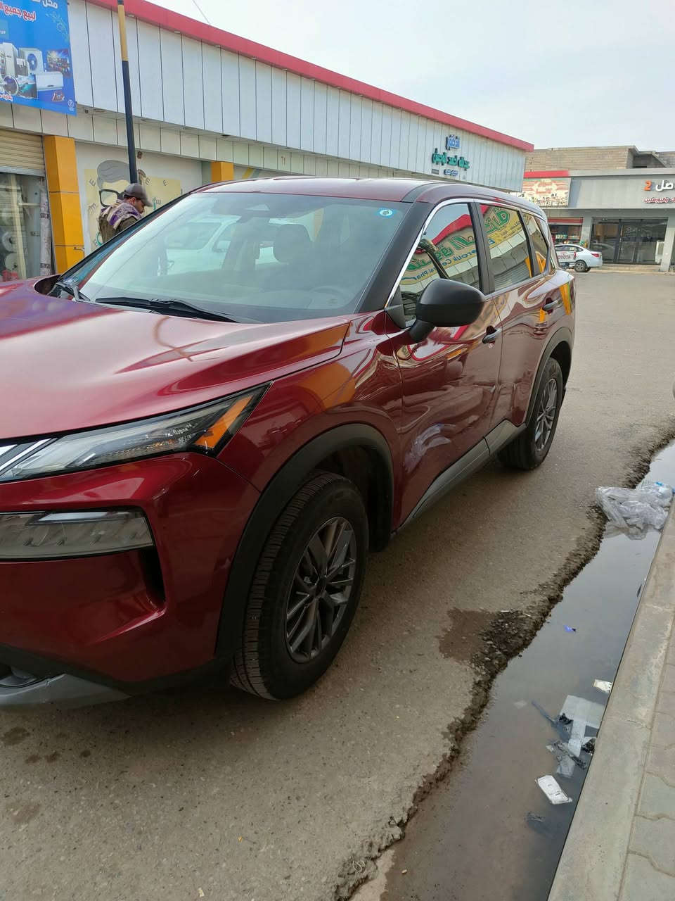 اسلام عليكم سياره للبيع  نيسان روج موديل 23 بيه ضرر البونيد السياره حره راعيه الشرعي موجود تحويل ثاني يوم السياره شرط  كير محرك صدر تايرات رقم *********** ملاحضه مراوس بكورلا  حسب القناعه
