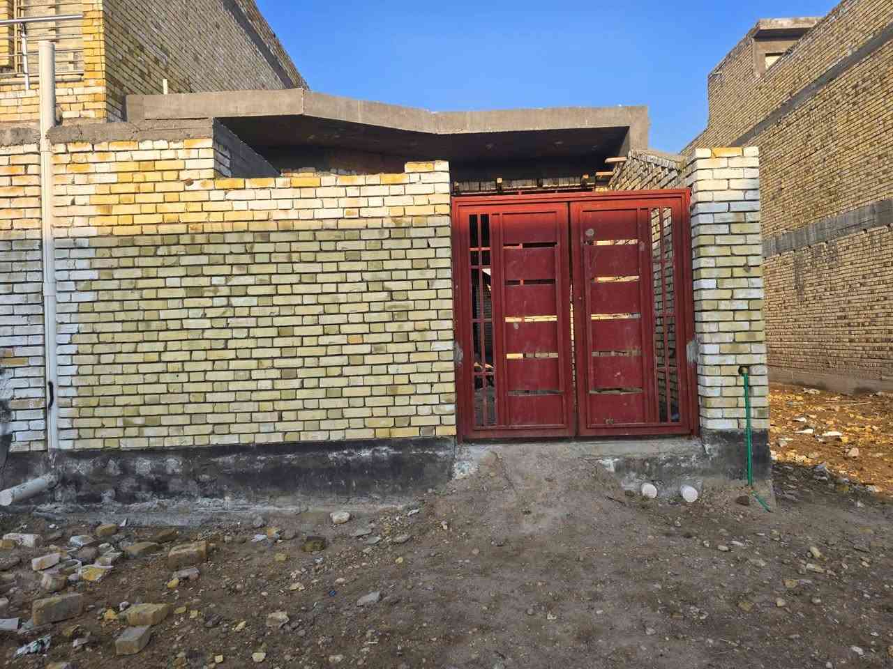 هيكل كامل للبيع حي الامام رضا رقم القطعه ٥٢٢ نصف قطعه مساحه ١٢٥ متر كامل صبه نضافه ومجاري وشبابيك حديد كامل بناء درجه اولى سعر٧٥ مليون وبي مجال ويرهم مراوس بقطعه للستفسار *********** او***********
