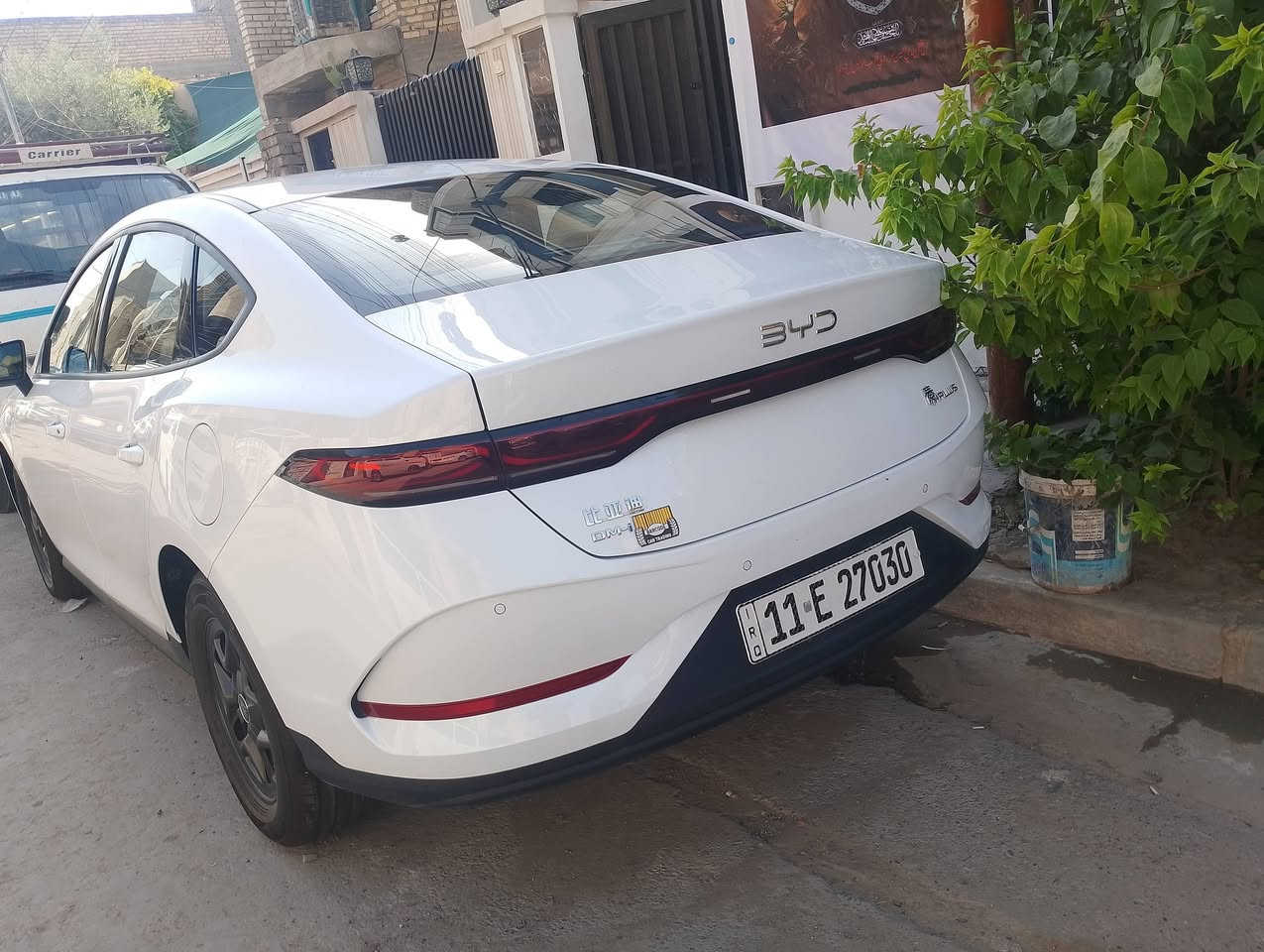 السلام عليكم
للبيع Byd كن بلاص 2025 
سياره جديده بعدهي زيرو ع وضع شركه داخل ابيض 
ماشيه 2000 كفاله عامه رقم بغداد تحويل مباشر 
السعرر 19.500 وبيها مجال بسيط مكانها بغداد  حي جهاد قرب جامع محمد رسول الله رقم الهاتف 
***********
