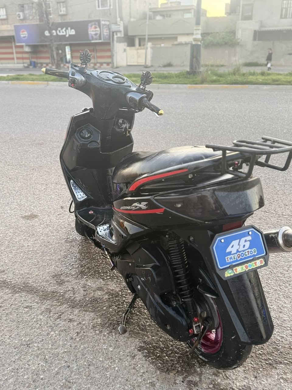 السلام عليكم دراجه سكنس فحل نوزل 6 خطوط  دراجه مزوده خارجي كلجات امامي خلفي رياضي ويل بلادي تزويد تفصيخ صالنصه رياضي دراجه شلعه ومعدل طياره وبيها غراض تزويد نواعم نقصها ترايش بس مكفوله من كلشي محرك برغي ما مفتوح بلاديه عل كامل السعر 950 عنوان كركوك القادسيه الثانيه رقم ***********
