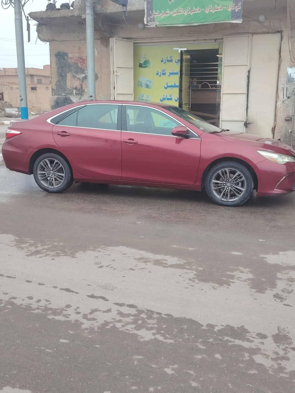 السلام عليكم.
كامـري للبيع. 
2016.
2500
مواصفات se. 
ظرر جاملغ وبنيد. 
كير محرك شرط. 
شاشه كامره. 
تحكم استيرن. 
شفتات مثبت سرعه. 
رقم اربيل دولي.
للبيع او مراوس بكم 9/10.
مكانها صلاح الدين بيجي 
للاستفسار الاتصال.
***********.
***********
