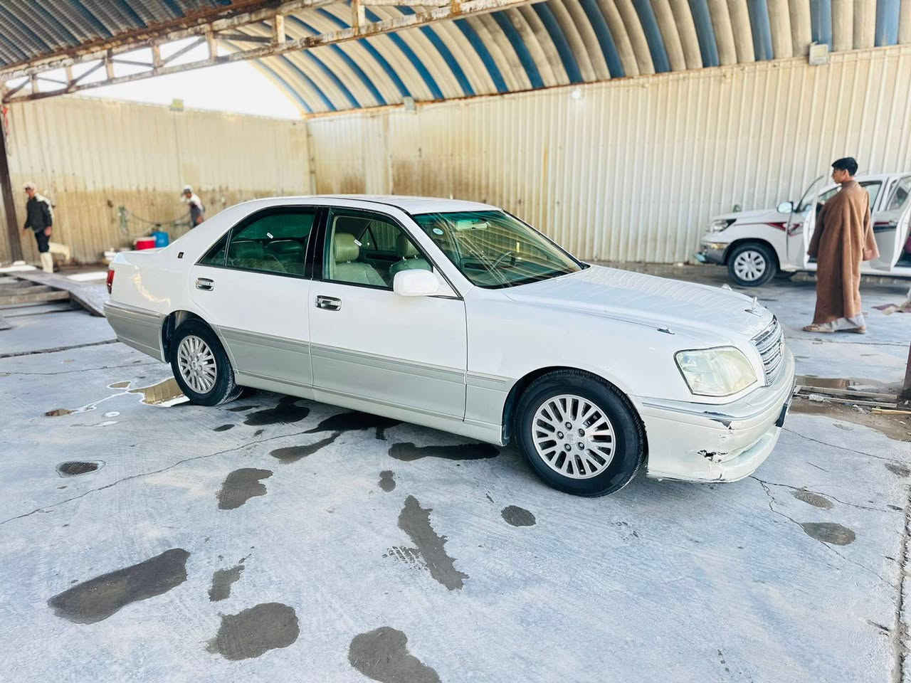 السلام عليكم
جنون كصه قماره فول بطن  كرستال اصل  متوم انكليزي 
خضراويه حاجزلها وجاهزه 
كشنات جلد برده ديفور الزغير الاقتصادي 
طخم تاير حداديه كير مكينه 
سياره متعوب عليها تسول الترقيم 
مكان السياره ناصريه  السعر ٤٧
للاستفسار  ***********
