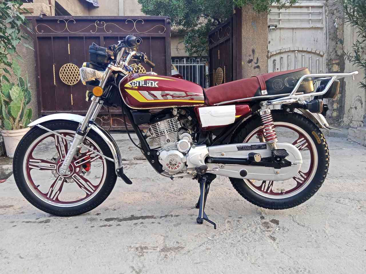 السلام عليكم دراجة ايراني سولنك للبيع موديل 24 دراجة مكفوله كفاله عامه كير ومحرك مكفولات دبلات بلاديه كهربائيات كله شغاله عقل رياضي فج وعنبار رياضي وياله اصليه سلف وهندر نكره لايت وبكلايت لد اشاير لد دشبول الكتروني الدراجه كامله ما تصرف عليه ربع أوراق كاملة السعر ب725 وبيه مجال للطيبين عنواني شهداء البياع رقمي *********** واليجي بي خير ويدلل واسف عل الاطاله
