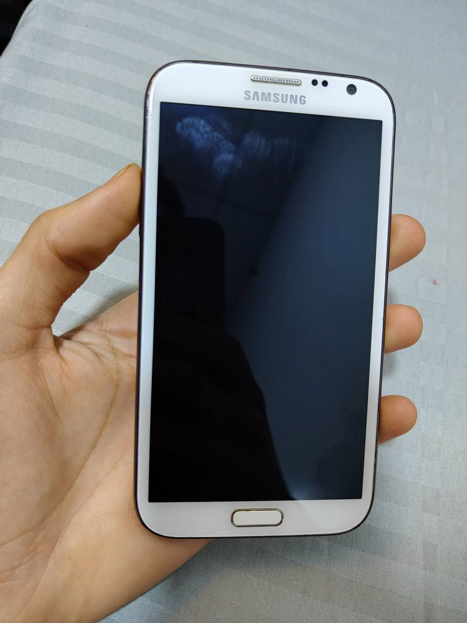 كلكسي نوت 2 اصلي اصلي
نضيف وعلى وضعيتة جان متروك وبلادي
على وكتة مشتري يكنك عادي بس مايشغل شريحة لان نظامة قديم 
قلمة الاصلي وشغال
السعر 90 مكاني النجف والبصرة للتواصل ***********
