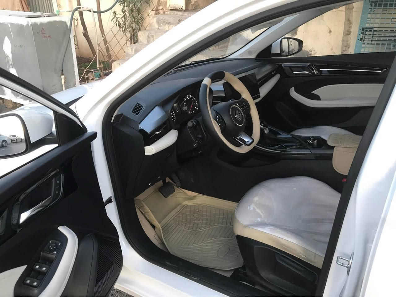 MG5 2025 شکڵ نوێ
نیو مواسەفات زەمانی شەریکە 6 سال
بەسمە 
برێک بەسمە 
ئۆتۆهۆڵد
یەدە بەسمە 
گێچ ئەلکترۆنی و ئاسایی
تەبرید لەمس
تەحدید سورعە
شاشە گەورە
گێڕ ئۆتۆماتیک 
چوار جام کارەبایی
ئاوێنە ئیشارەت 
لایت زینۆن و بلاجکتۆر زینۆن
نرخ:١٢٠  وەرەقە و مەجالێکی زۆر کەم 
***********
تێبینی: 6500 کم ڕۆشتووە 
ڕۆنی گۆڕاوە 10000 کم ی تێکراوە تاکو 15000 کم سێرڤسی ناوێت
بە ئەندازەی چوار پەنجە Pdr ی هەیە لە سنوقەکەی دواوە 
بۆیاخی نییە 
شوێن بەردێک بە چەمەلەغی سەکنەوەیە لە پێشەوە 
بەقەدەر سەرە پەنجەیەک ئەبێت لە تایەی سەیارە پەریوە بەری کەوتوە السليمانية, العراق
