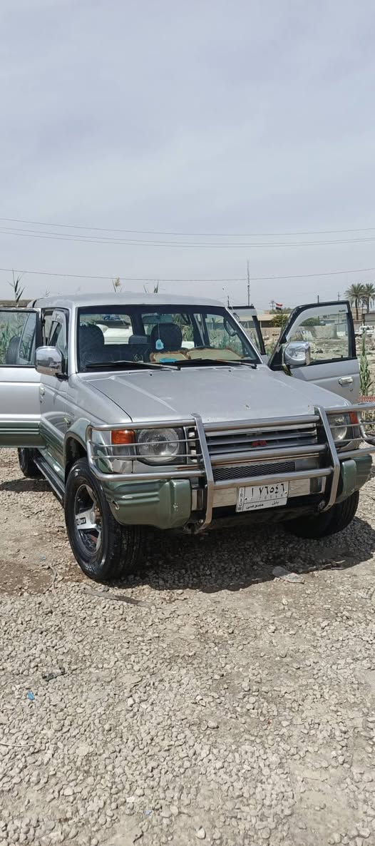 سلام عليكم باجيرو للبيع موديل 2000 سنويه لغاية 2028 السيارة بأسمي رقم بابل مكينه بانزين بلاديه گير عادي حداديه جاهزه العنوان بابل الحمزه الغربي للاستفتار *********** /***********
