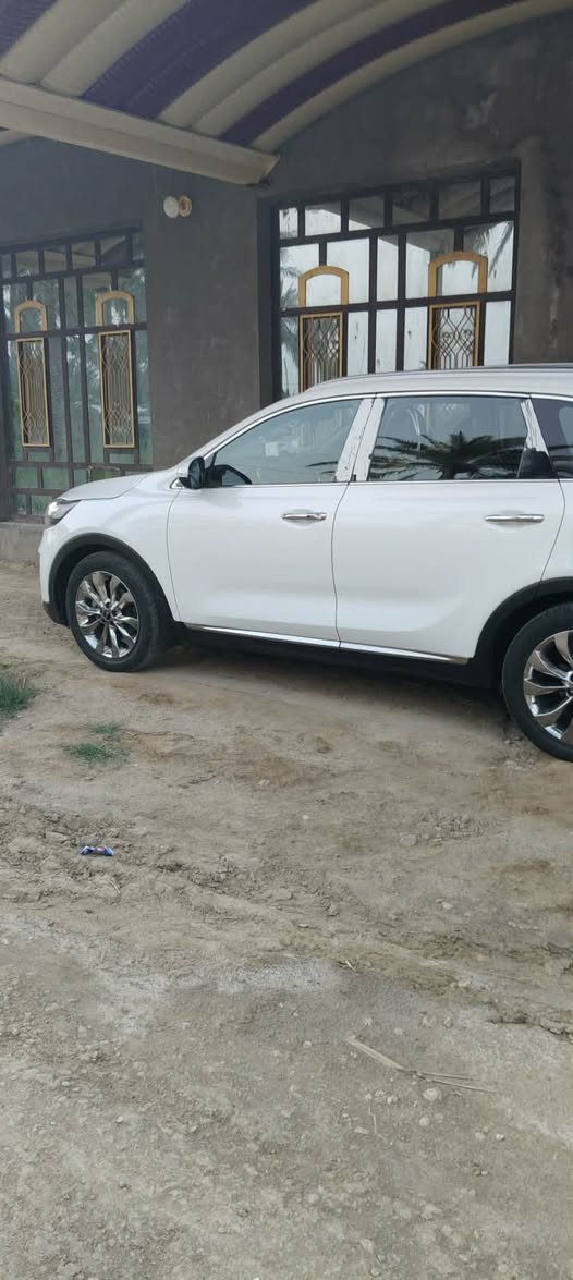 السلام عليكم 
سورنتوا موديل 20 خليجي رقم بابل محرك 6 سلندر.. 
بانوراما بصمه كشنات كهربائية شاشة كبيرة تحكم استيرن وباقي المواصفات المعروفة. ماشية 130 ألف. محرك كير كفالة على وضع الشركة.تخم تاير جديد.السيارة جديدة ومكفوله عدا بارده زغيره كلش بالباب الخلفي . 
مكانها بابل.. اتصل على رقم صاحب السيارة ***********
مكلف بالنشر.
