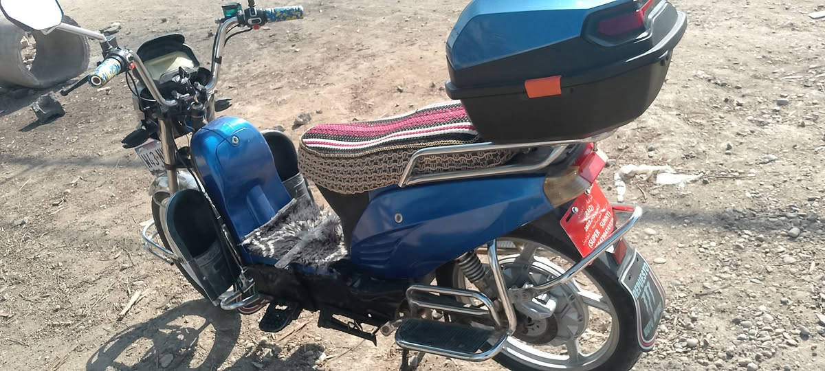 السلام عليكم دراجه شحن نوع هارلي كله شقال نضافه فول شغال سرعه هورن لايت اشاير يمين يسار فول السعر 375بي مجال بطاريات عل فحص مكان ازركيه اتصال ***********. ***********
