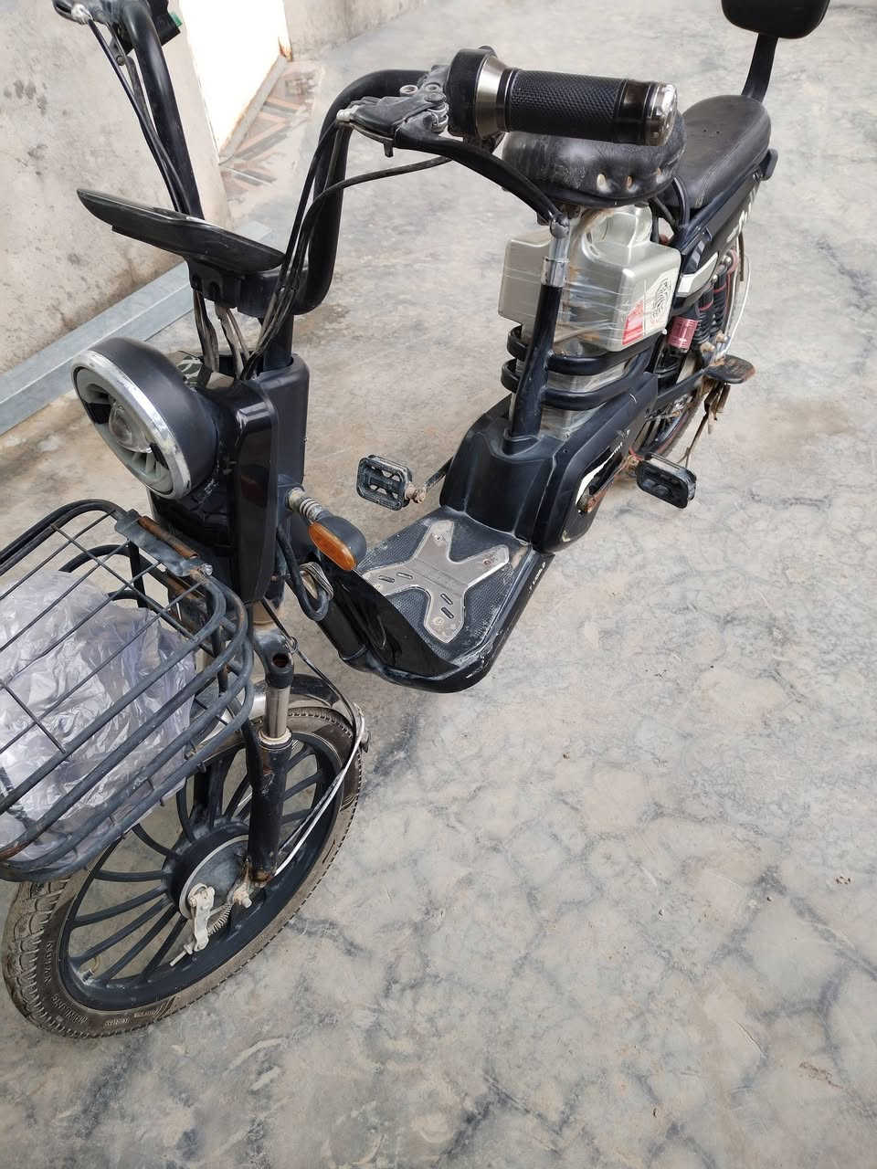 بايسكل شحن للبيع المكان بعقوبة باب الدرب  - السعر 150 وبيهة مجال
***********
