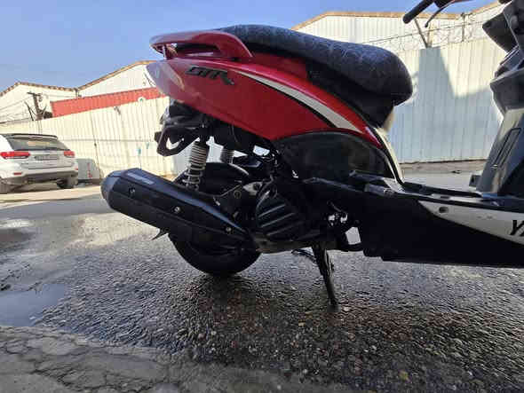 تحية طيبة
GTR حديث 2010
لون احمر سعة خزان الوقود 6لتر سعة المكينة 125CC
دراجة كفالة عامة من المكينة والكفر التجاري علة حطة الرمبة كلجات بلادي ادامة كل شهر اني بأيدي اشتغلها من جويتر ونوزل وفتلر شوته بلادي دهن جنت ادير امزويل حولت عل لوكي مولي لان الوحيد المناسب لدراجات السكوتر 4T 
محرك 4 ولفات بانزين ادير من محطة عشق بغداد المحسن مال كربلاء دراجة هيه تسولف ميحتاج احجي 
ضررها فقط كفر امامي فطر بالبرغي الجبير الي بالوسط واني صلحته بأيدي فايبر كلاس وممبين سويته
مكينة لا نضوح لا تبخير كهربائياته كلها شغالة وتجيب فيترية بكد عين الشمس تفحص واسويلك مكاتبة وتتوكل على الله 
دراجة ماشية 27 الف ودهن ابدلة كل 1000 
دراجة رايدها بواحد و250 والشراي يشلع عيوني بس فدوة مو شراي لا تجي تكسر بحلالي لان اني اعرف بدراجتي ومنزلها من الرمبة بواحد و 450 جنيتها وما وكفتني فد يوم 

رحمة لوالديك رحمة لأجدادك رحمة لعائلتك رحمة للكائنات مو شراي لا توصلني 
رقمي ***********
مكاني بغداد اعظمية
