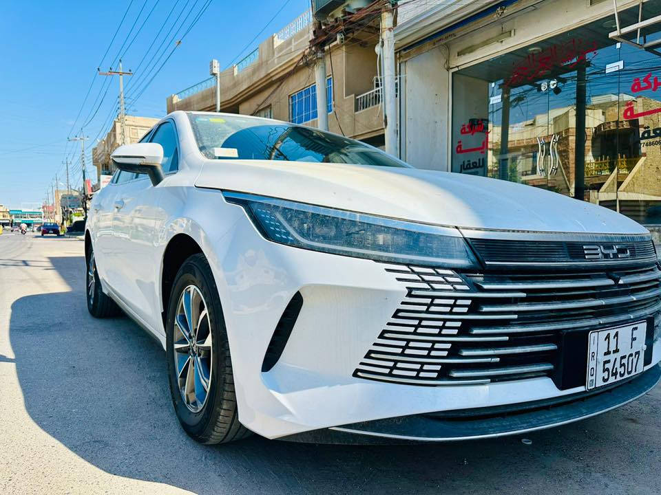 سلام عليكم بي واي دي دستروير موديل ٢٠٢٥ ترقيم جديد صفر كيلو متر  غراض الشركة الاصلية كاملة 
شاشة قلاب 
ويل كب 
داخل جلد بلادي لونين 
مكان بغداد الاعلام 
***********
