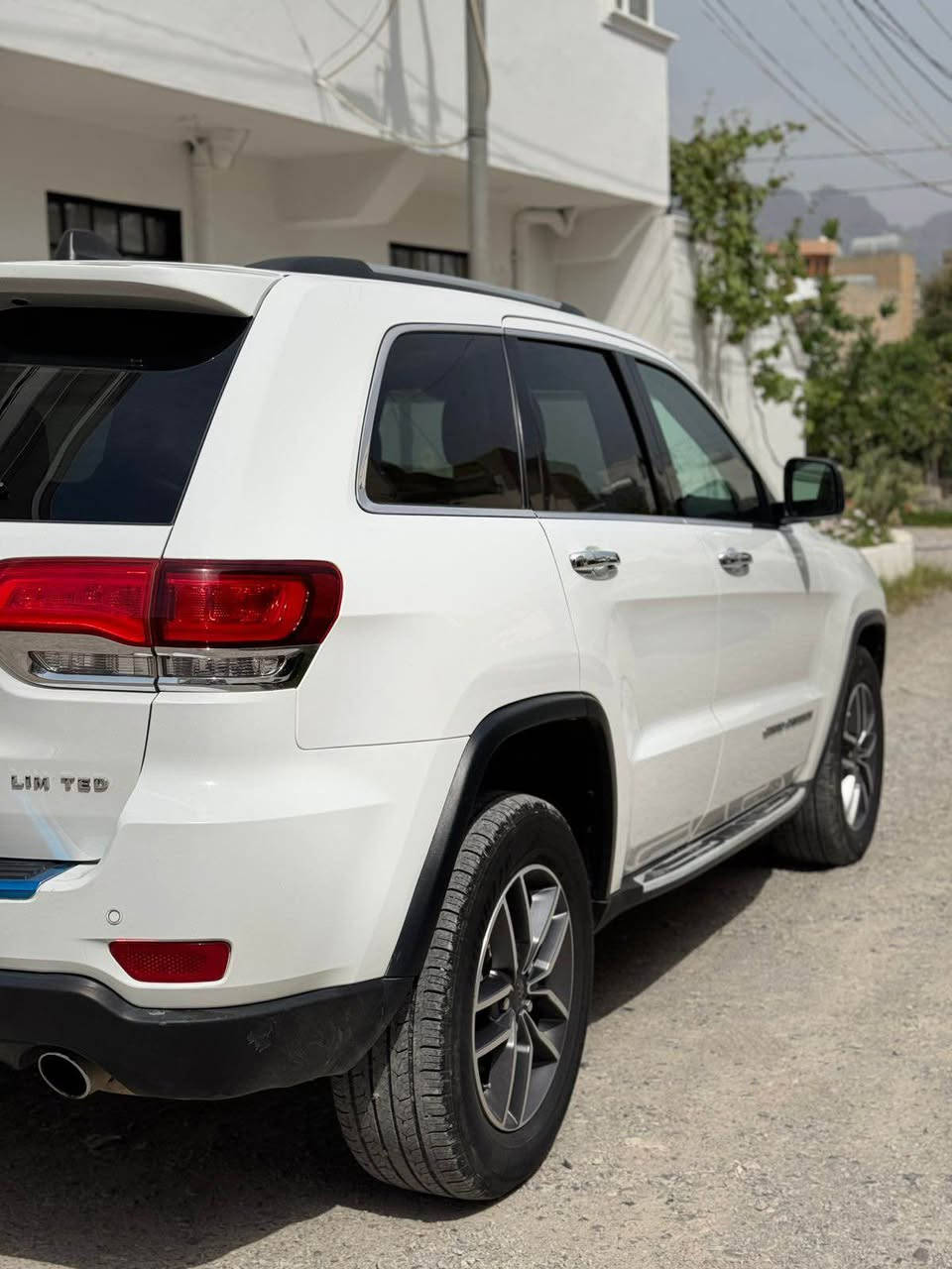 جيپ گراند شيرؤكى ٢٠٢١
مواسه فات ليمتد
گێرمه كينه و كاره باى به شه رت
يه ك پارچه ى بؤياغه دوو پارچه ى بيلاد گؤراوه بئ ناو گرتن
٦٥ ميل رؤيشتووه
ئه رباگ سيسته م به شه رت
٢٢٥ گه لا
*********** رانية, السليمانية
