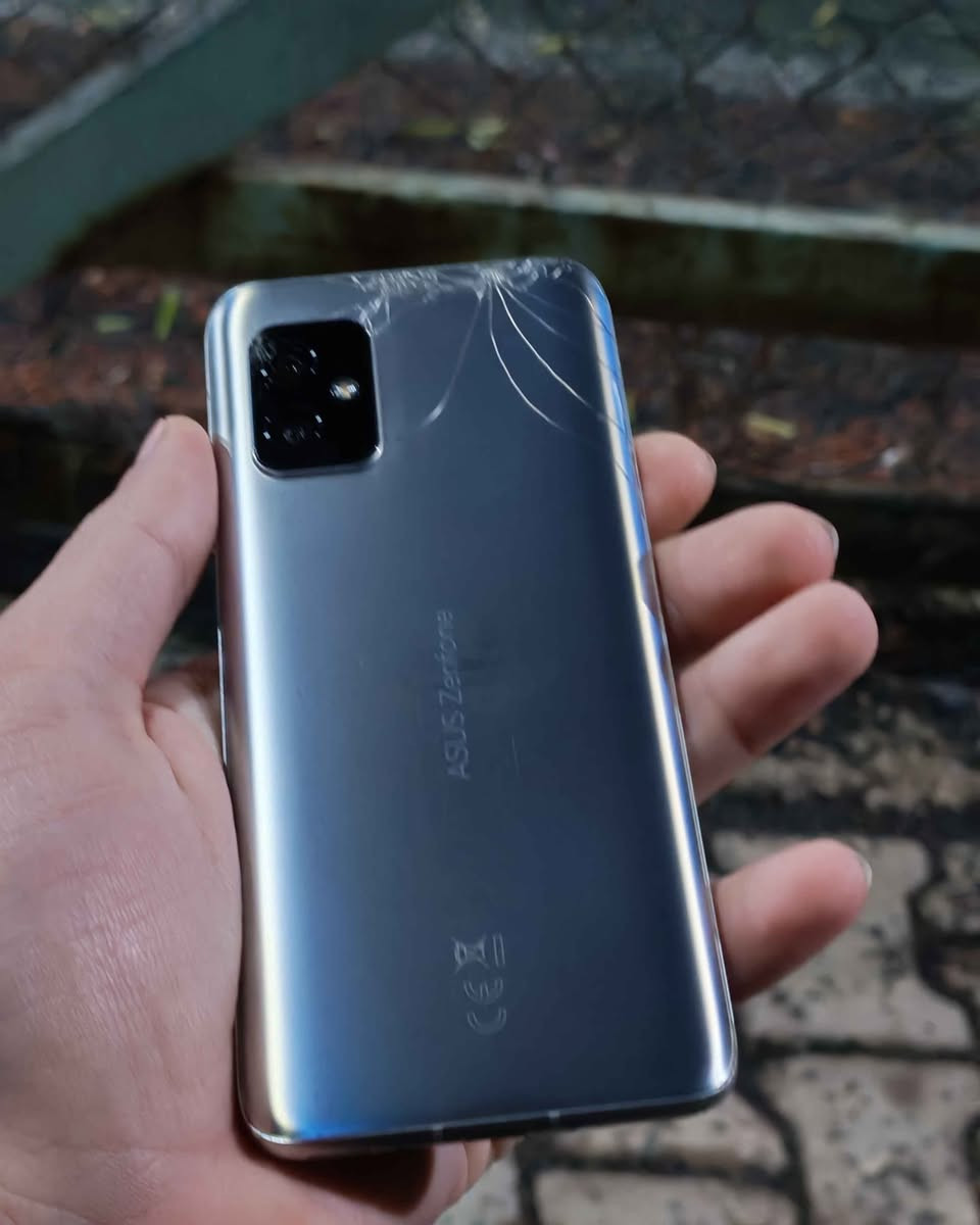 🔴للبيع فقط Asus zenfone 8  سعر 150 الف و بي مجال 
🔴شاشة بحجم 5.9سوبر اموليد تحديث 120hz تدعم تقنية HDR+
🔴بطارية حجم 4000 قوي و شحن سريع 30 واط ب25 دقيقة يشحن 60% و دعم الشحن العكسي
🔴دعم نظامين اندرويد خام و اسوس سلس جدا
🔴كامرات خرافية منافسة لايفون 14 تصوير 8K و مثبت بصري 
🔴معالج سناب دراكون 888 5G القوي جدا تدعم بوبجي 90fps
🔴دبل سماعات ستيريو صوت محيطي
🔴دبل سيمكارت 5G
🔴دعم مقاومة ماء و غبار
🔴ذاكرة 128 رام 8
🔴بصمة ايد و وجه 

الجهاز  صغير الحجم و فلاكشيب من شركة Asus المعروفة بعالم الالعاب اول ما طلع بسعر 699 دولار و نسخة شرق الاوسط رسمية لا مجدد و لا مشاكل 
و الجهاز جدا نظيف استعمال قليل بلا اي عيب او فتح ضمان شرط تفحص يالله تاخذ مكاني كركوك
فقط بي فطر بالظهر و جامة الكاميرا واضح بالصور شرط ما ماثر على ايشي و الجهاز مو مال سوك مال ايدي كركوك, العراق


**إذا كنت صاحب هذا الإعلان وتريد حذفه لأي سبب، رجاءا أرسل رسالة إلى الدعم الفني**