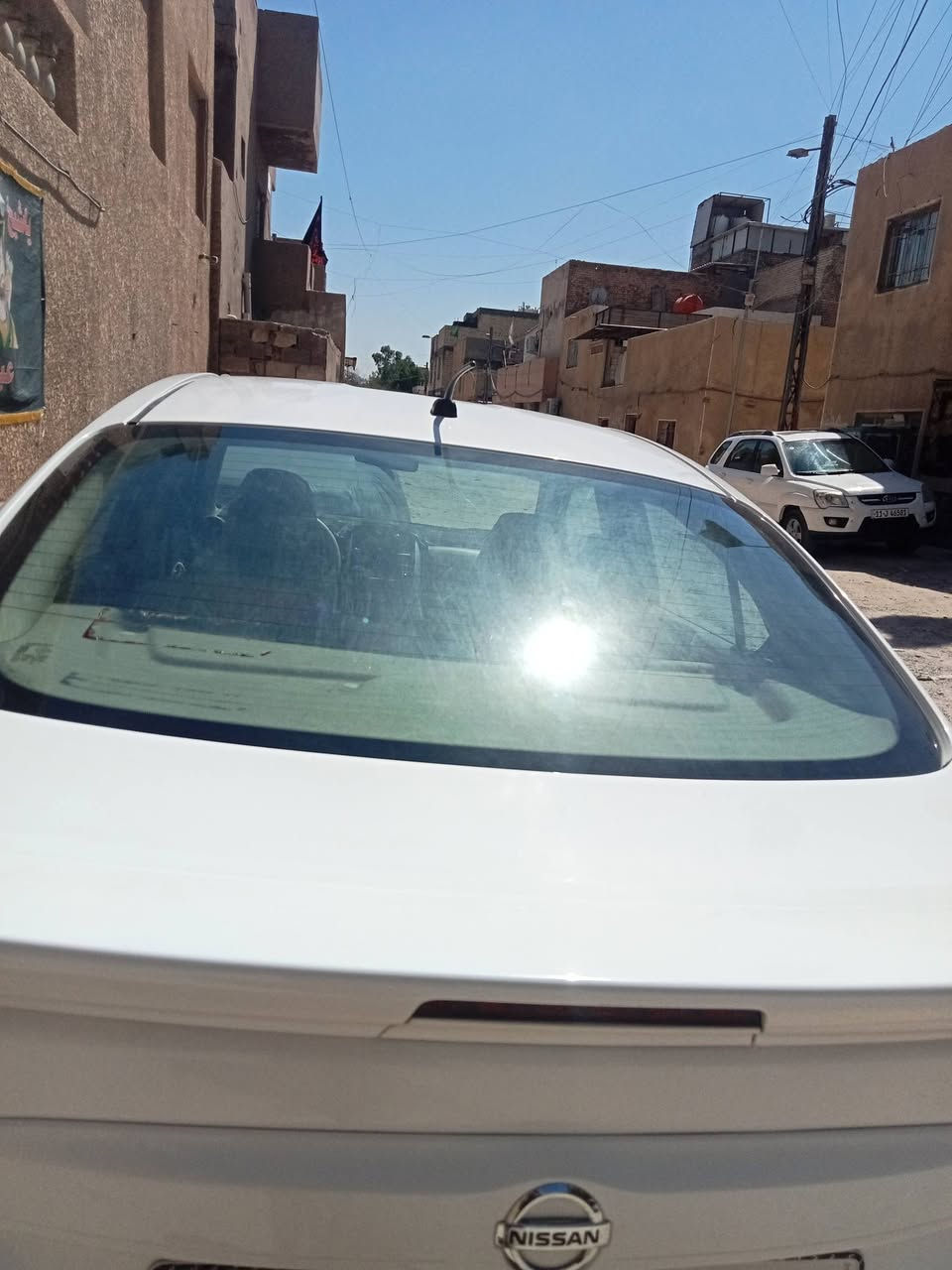 سلام عليكم نيسان سني هندي موديل 19 رقم بغداد جديد
كير مكينه شاصي مكفول 
بيهه بس جاملغ مبدل الأيسر مال حاويه نفس لون 
1_دسكات +بنات جدد 
2. طبلات +روس رواط +شمعات جدد 
3.دوشمه ارضيهه +كشنات 
4.تخم تاير جديد 
سياره جاهزهه من كل النواحي 
مكان بغداد مدينه الصدر 
سعر 110 
رقم الهاتف ***********
