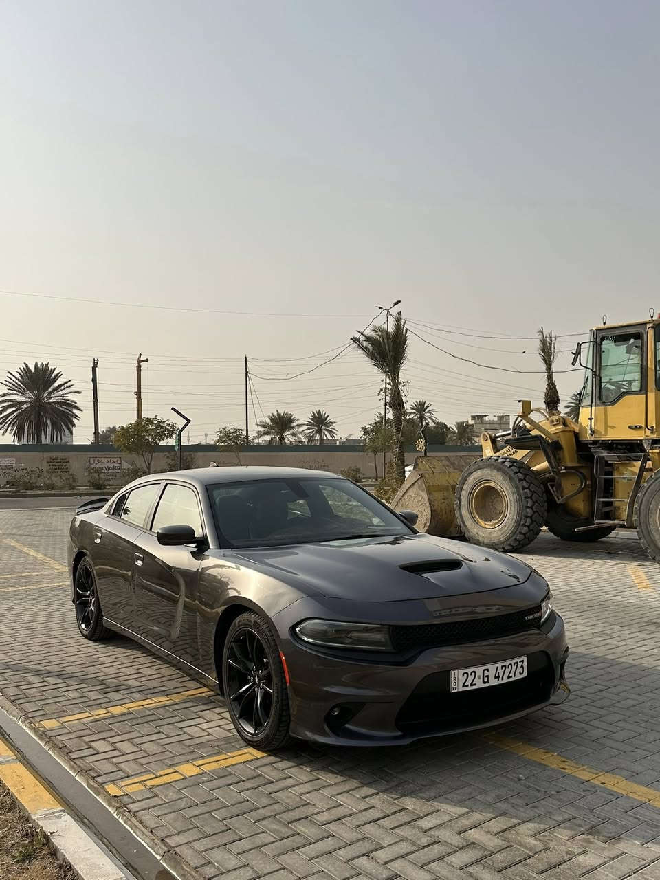 السلام عليكم
للبيع او مرواس حسب القناعه 
جارجر ٢٠١٨  هيمي 
وارد امريكي 
حادثه بلمنشور  
بيه صبغ صفحه وبنيد محدث 
بدون دواخل شرط 
نص موصفات 
محرك ٥٧٠٠ 
ماشيه ٦٦ كيلو. 
بصمه تشغيل 
بصمه بيبان 
كشنت كهرباء 
دواخل جديده 
تبريد قطعتين 
شاشه جبيره 
كامره خلفيه 
حساسات خلفيه 
السياره خير من الله 
صدر امامي خلفي جديد 
رقم شمالي بسمي تحويل مباشر 
السعر ١٧٠ وبيه مجال بسيط 
*********** 
مكاني بغداد حي الجهاد حي الحسين
