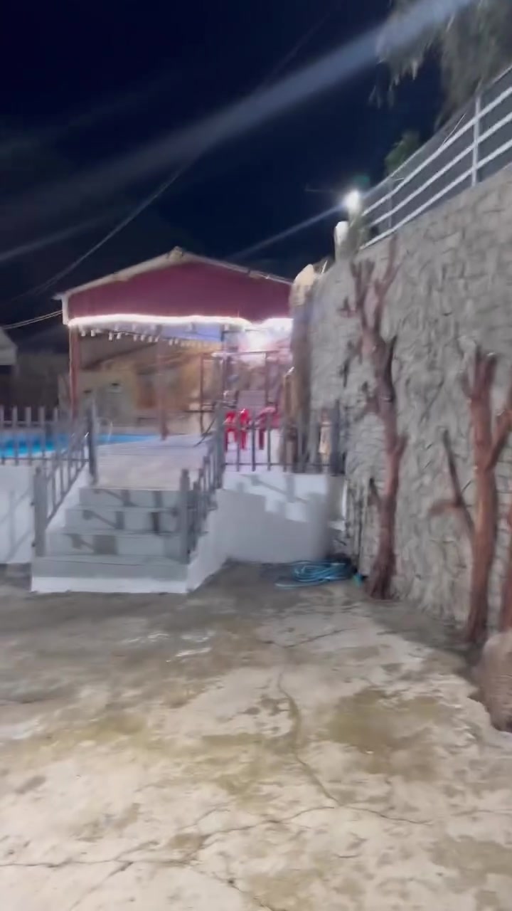 مزرعة للايجار يومي السياحية في دهوك
10 دقائق بعيده من مركز دهوك 
تفاصيل بل فيديو متوفر 
للحجز او استفسار راسلني واتساب 
***********
موثق من تطبيق اجرلي
