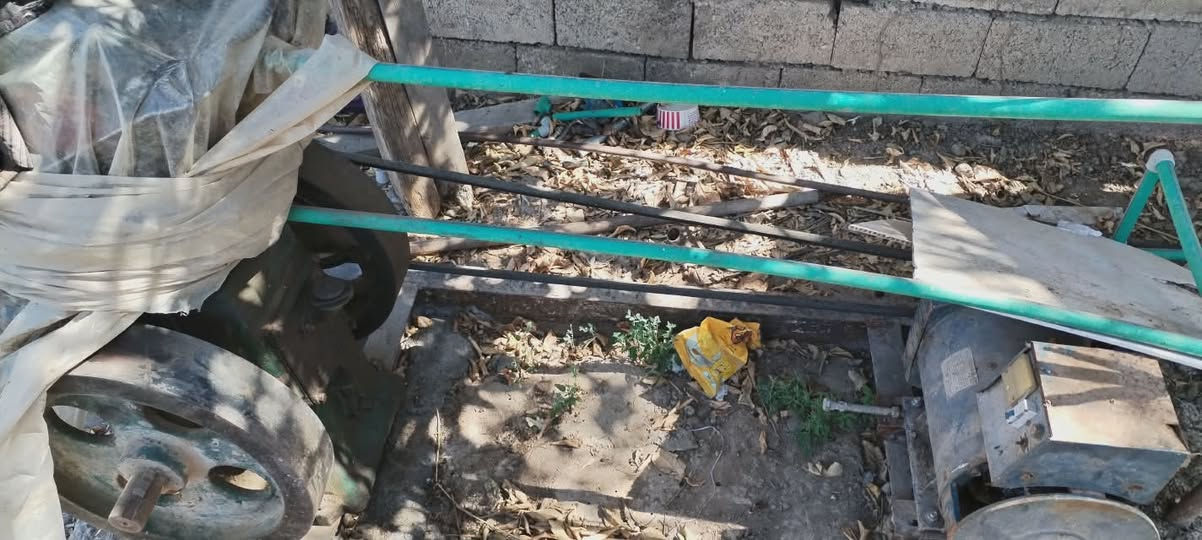 مولد لستر للبيع نضيف وشغال هوه والقاعده مالته بس شيل وتنصب وشغل حتئ انطيك ضمان بيه
للتواصل ***********
