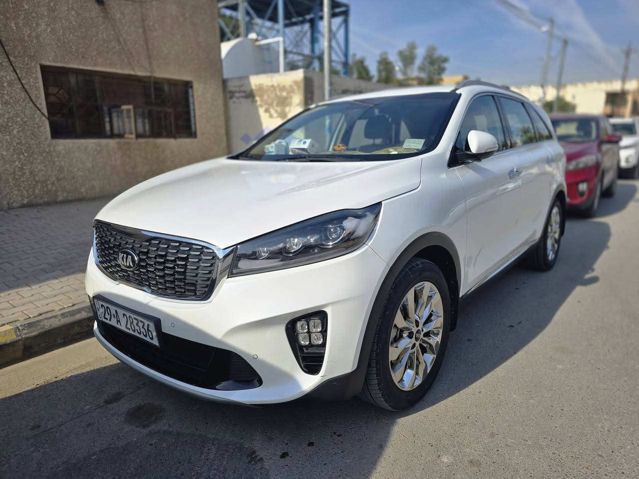 السلام عليكم
 سورنتو خليجي موديل2020
رقم واسط 
 بارد بسيط بالجنطة  

■ محرك 6 سلندر 
■سبعة راكب 
■بصمة تشغيل و بصمة ابواب
■شاشة كبيرة
■كاميرا خلفية 
■حساس امامي
■حساس خلفي
■تبريد ثلاث قطع 
■كراسي كهربائي امامي
■بردات خلفية 
■مري شفط
■اشاير بالمري
■اناره ترحيب 
■لد امامي بلادي 
■ويل كروم 
■درايف مود ايكو سبورت و نورمال و سمارت 
■تحكم ستيرن ماشيه 89000 حقيقي 
العنوان واسط/الكوت
السيارة بأسمي 
السنوية جديدة
♡ مشروع وطني
 السعر 270$  
***********
