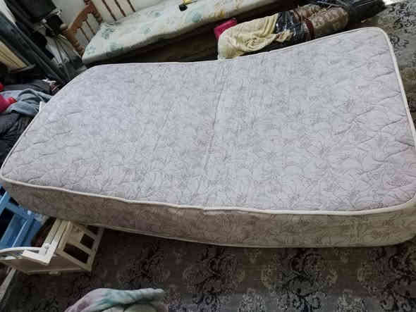 السلام عليكم دواشك نفرين سفنج ضغط عالي الواحد على 50ألف ..جرابي ام النفر الواحد مكتبه ضرر قليل على 25الواحده..جرابيه ماليزي نفرين 75ألف العنوان.حله.برنون.***********
