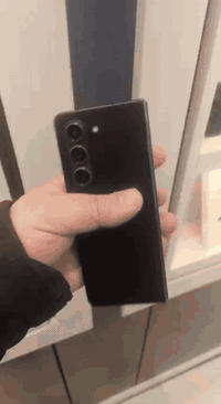 سامسونك فولد 5 نسخة فريده ذاكرة واحد تيرا نسخة يابانية نظيف جدا جدا من غير ملحقات
السعر 850 الف 
للاتصال *********** عادي وواتسب
