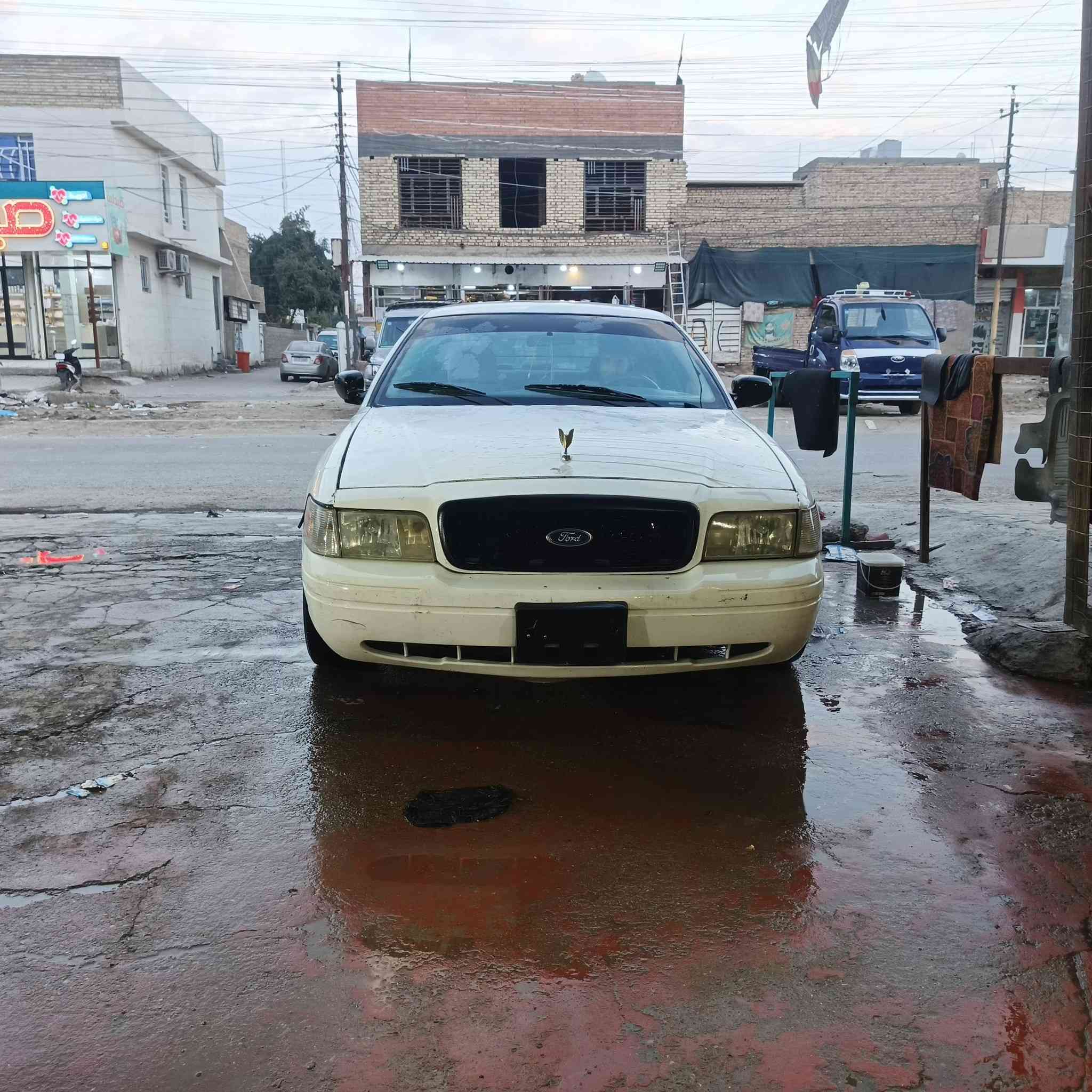 للبيع أو امراوس فورد فكتوريا ٢٠٠٧ سيارة كامله من كلشي كير مكينه تبريد تايرات ضفيرة جديده مكان بغداد  ***********السعر ٤٣
