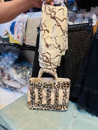 أحجبة وشالات • جنط نسائية • سوك الزهراء