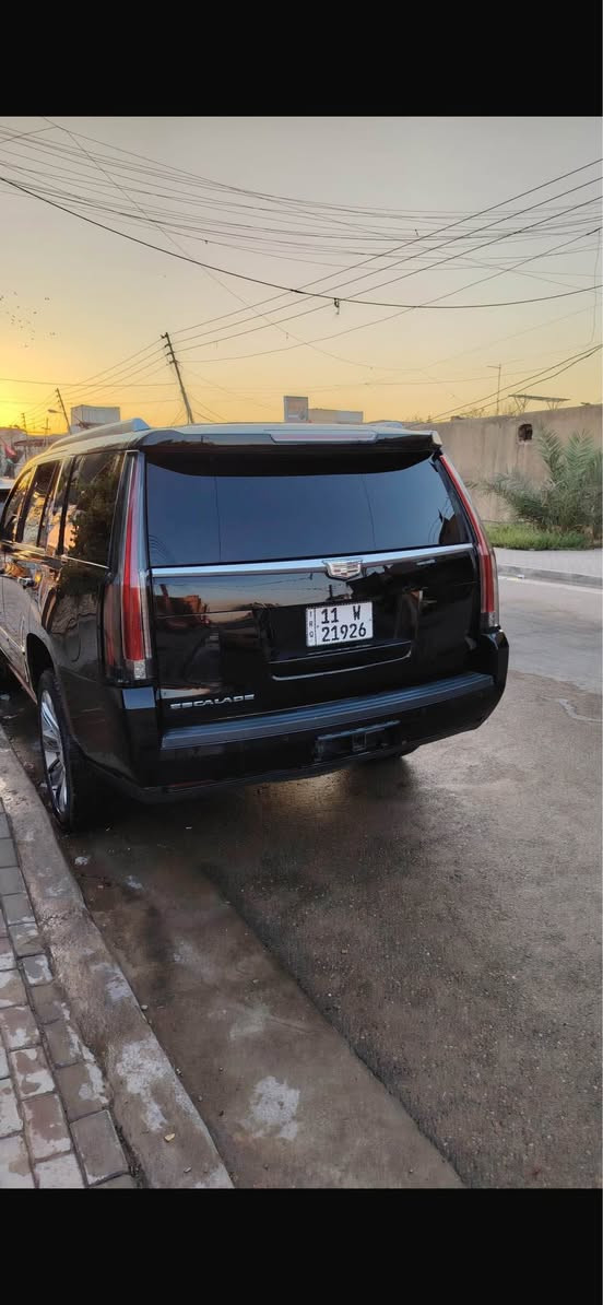 كاديلاك سكاليد  فئة بلاتينيوم موديل 2020
فول مواصفات للاخير كشنات جلد كامره 360 فتحة ب السقف بدون حادث ( قطع سرقه)
مكينه ٨ سلندر السياره فول ماشيه ٨٤ الف سعره ٣٨٠ ورقه وبيه مجال مكان بغداد الدورة رقمي *********** Colombo, Sri Lanka
