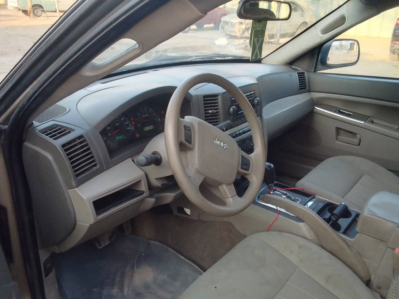 جيب لاريدو2006  انبارصبغ 3قطع سياره جديده بمعنئ الكلمه فور ويل بيها نقص دبل خلفي فقط لباقي جاهزه تحويل مباشر صاحبها يريد يحول سعر 93 مراوس بكوري حسب قناعه نقد فقط أو مراوس مكانها هيت ***********
