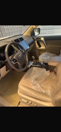 سياره برادو للبيع مكفوله فول الون ابيض بأسمي ثاني يوم التحويل ماشيه 17...