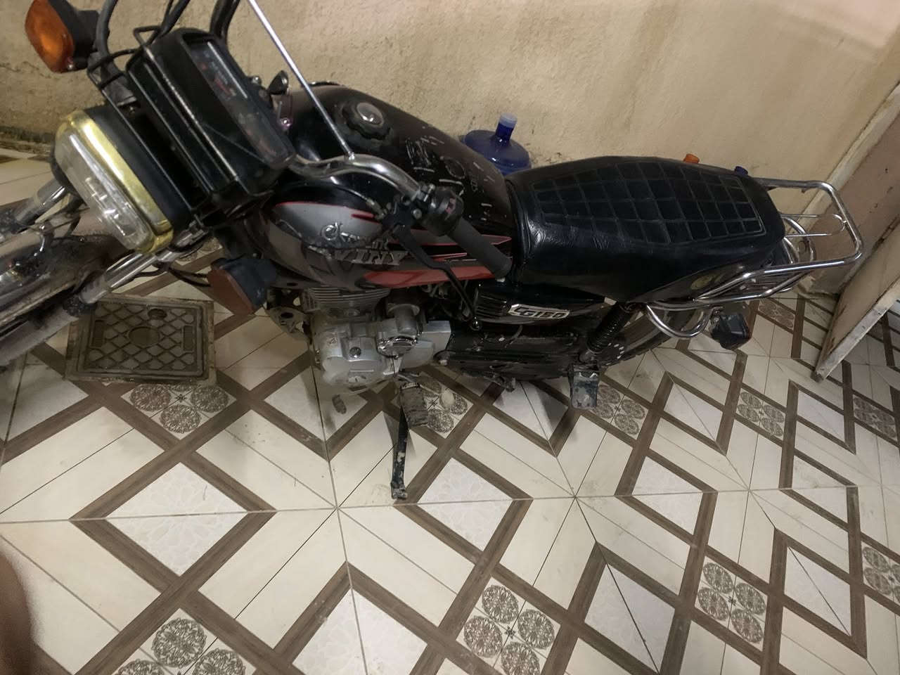 سلام عليكم دراجة للبيع نوع سيفان موديل 2021دراجةًنضيفة كلهة شغالة شاير سلف هندر مكينة خير من الله وراق كاملة 
سعر 375 وبيهة مجال 
عنوان ديالى شهربان 
رقم ‭٠٧٧٢ ٤٩٦ ٥٨٥٠‬
