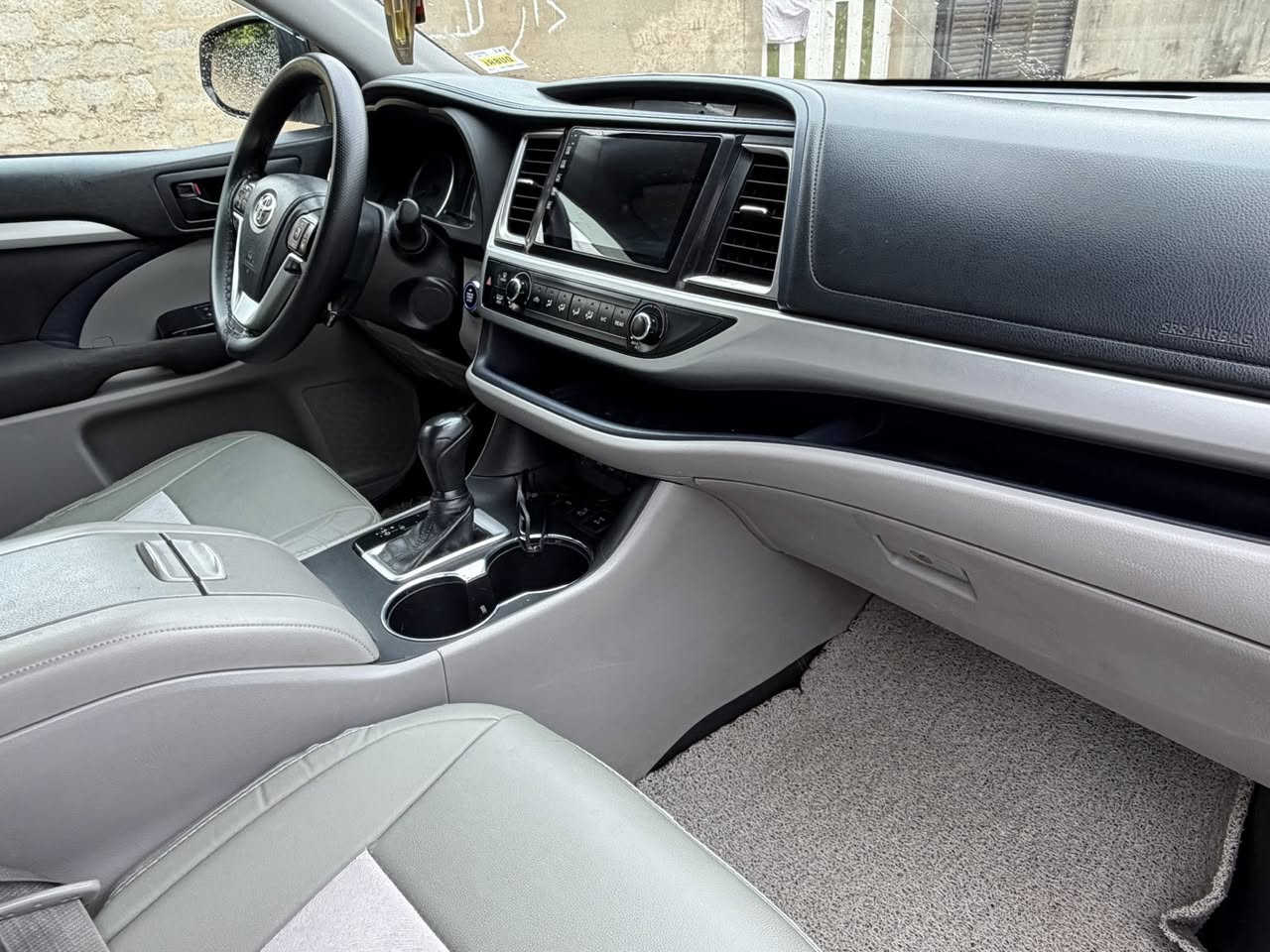 للبيع تويوتا هايلاندر موديل 2018 سعر 208$

ماشيه 77 ml

مواصفات Leمحسن 
بصمه 
شاشه جبيره 
داخل صحراوي 
كشن كهربائي 
فور ويل 4*4
تبريد مركزي 3 مقاعد 
رادار امامي 

ضرر السياره قطعه وحده جاملغ امامي صبغ ومكانين بارد ازغار بيها 
كير ومحرك شرط مامفتوح بدون اي عيب 
مكاني كركوك 
***********
***********
