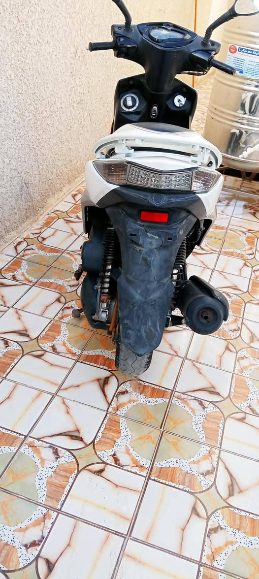 سلام عليكم
دراجه سكنز لد 2015
دراجه بلاده كفاله من شخط
نضيفه بمعنه كلمه ما ماشيه هواي 
سعر دراجه  900 وبيه مجال حك الجيه
مكان دراجه بعقوبه مفرك
رقمي ***********
