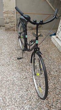 بايسكل: للبيع الون:اسود حجم:26 ملاحظة:مصبوغ السعر :80او بي مجال حك الج...