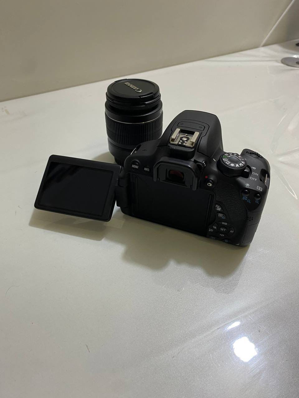 السلام عليكم
للبيع كامرة كانون 

D 700

مع ملحقات كاملة

عدسة 18_55 mm

مع بطارية وشاحنة اصلية

مع حقيبة والكامرة استخدام قليل 

للاستفسار ***********

مكاني نجف

السعر ٣٦٠ وبيها مجال
