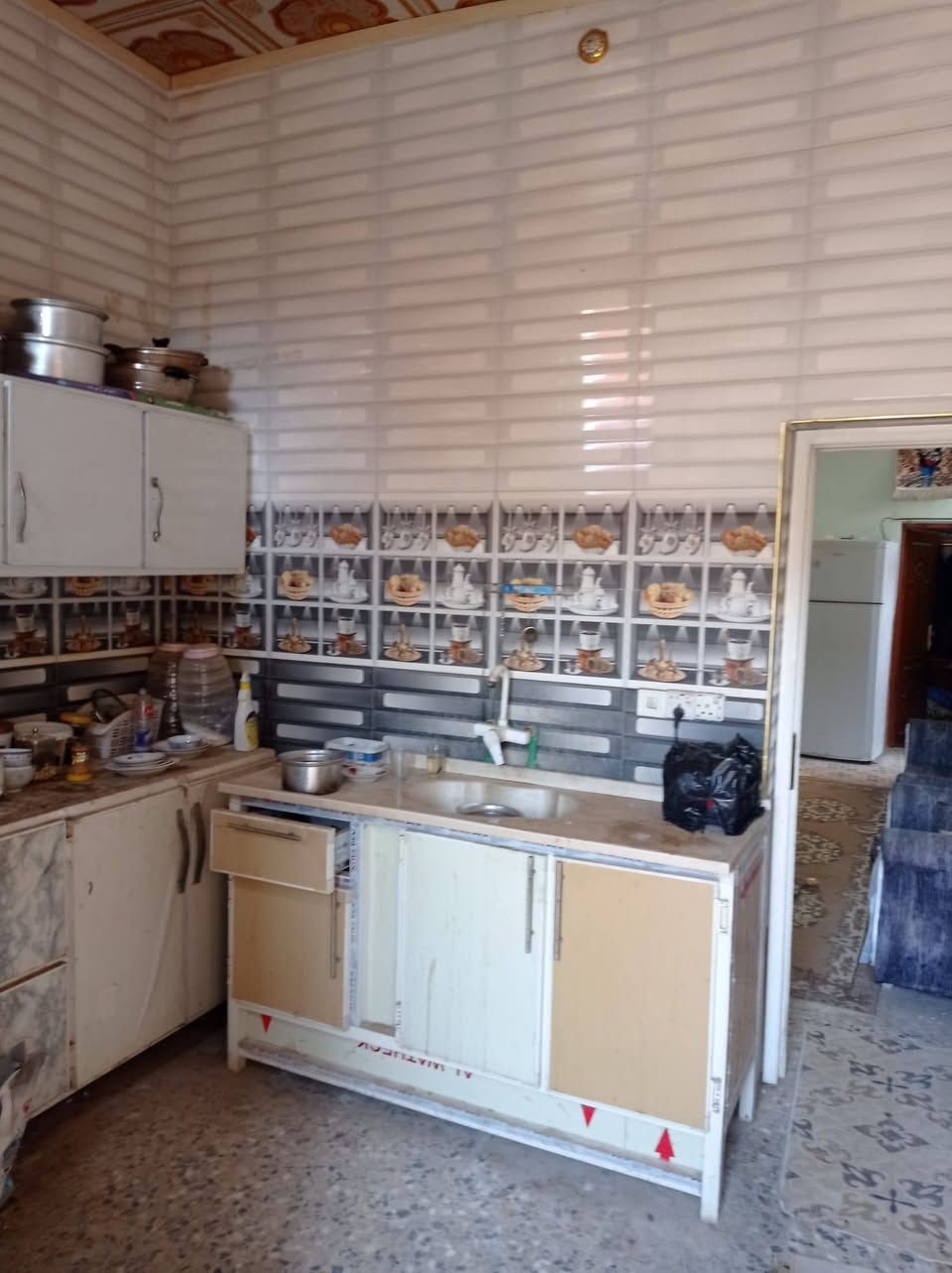 بيت للبيع في حي عبد العباس قرب مستشفى الطوارئ الرميثه غرفتين نوم وصاله ومطبخ وحمام داخلي وحمام خارجي واستقبال كله سيراميك البيت عكاده سعر البيت 60مليون وبي مجال قليل او اتصال على الرقم ***********
