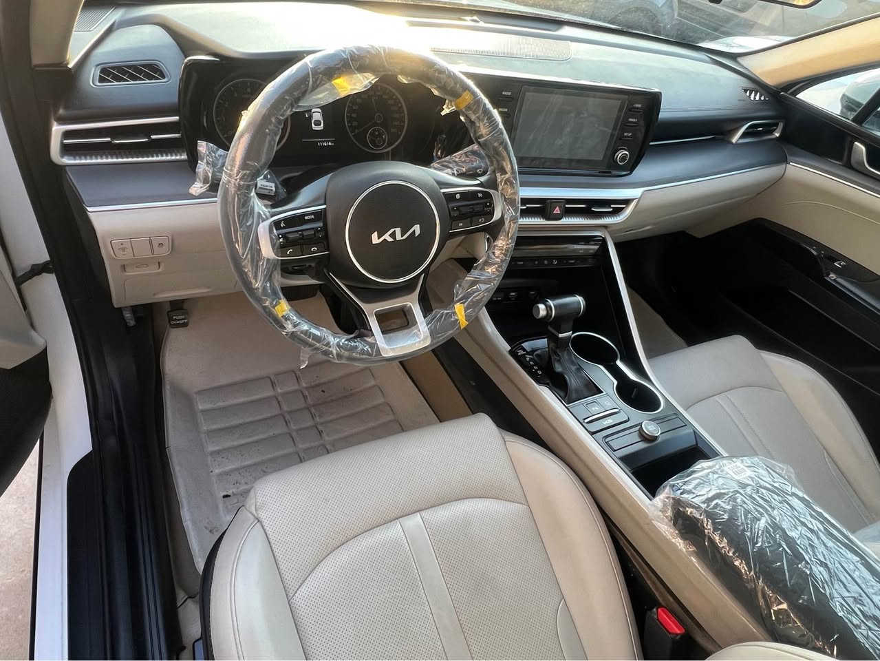 ***********
كيا k5 خليجي بدون صبوغ مكانين تعديل بارد ماشي ١١١ الف كيلو متر محرك الفين رقم سنوية جديد بصمة كشن كهرب كشن جلد داخل أصفر حساس أمامي و خلفي ١٩٨ورقة أربيل, العراق
