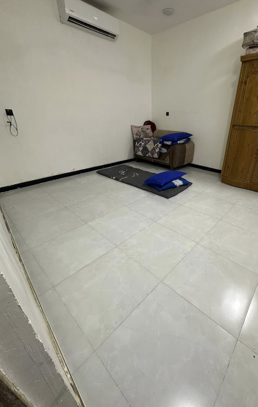 بيت مساحه ١٠٠ للبيع طابق ونص غرفه وصاله جبيره فوك مكمليهن تاسيس كهربائيات بس لبخ للاستفسار *********** أو خاص
