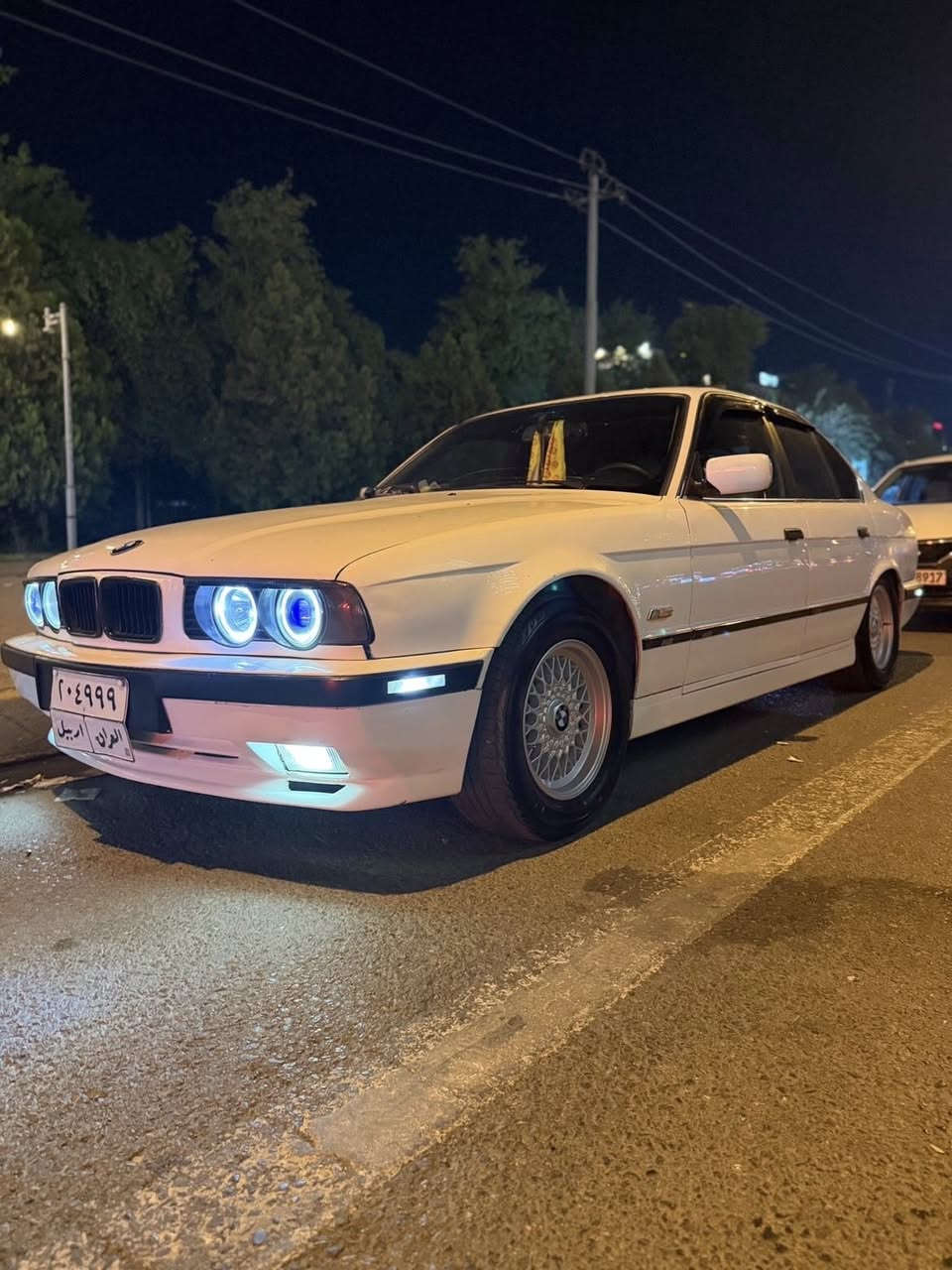 بيم مۆدیل ١٩٩٢ فول فول تۆماتیک ٥٢٥ سلایت جار جام کارەبا سلایت تەبیرت ساردو گەرم  بی داحمو لیدان حام نیەو حیزام نیە شاشە ئایپاد تەلەفۆن گیج ٢٦٠  ناو جلدی رەش گیرو مەکینە بە شەرت٨٤٥ هەزار خەرامەی لەسەرە دوای ماحمەلە دەگیرتەوە  ررقەم تەلەفۆن***********شوین هەولیر
