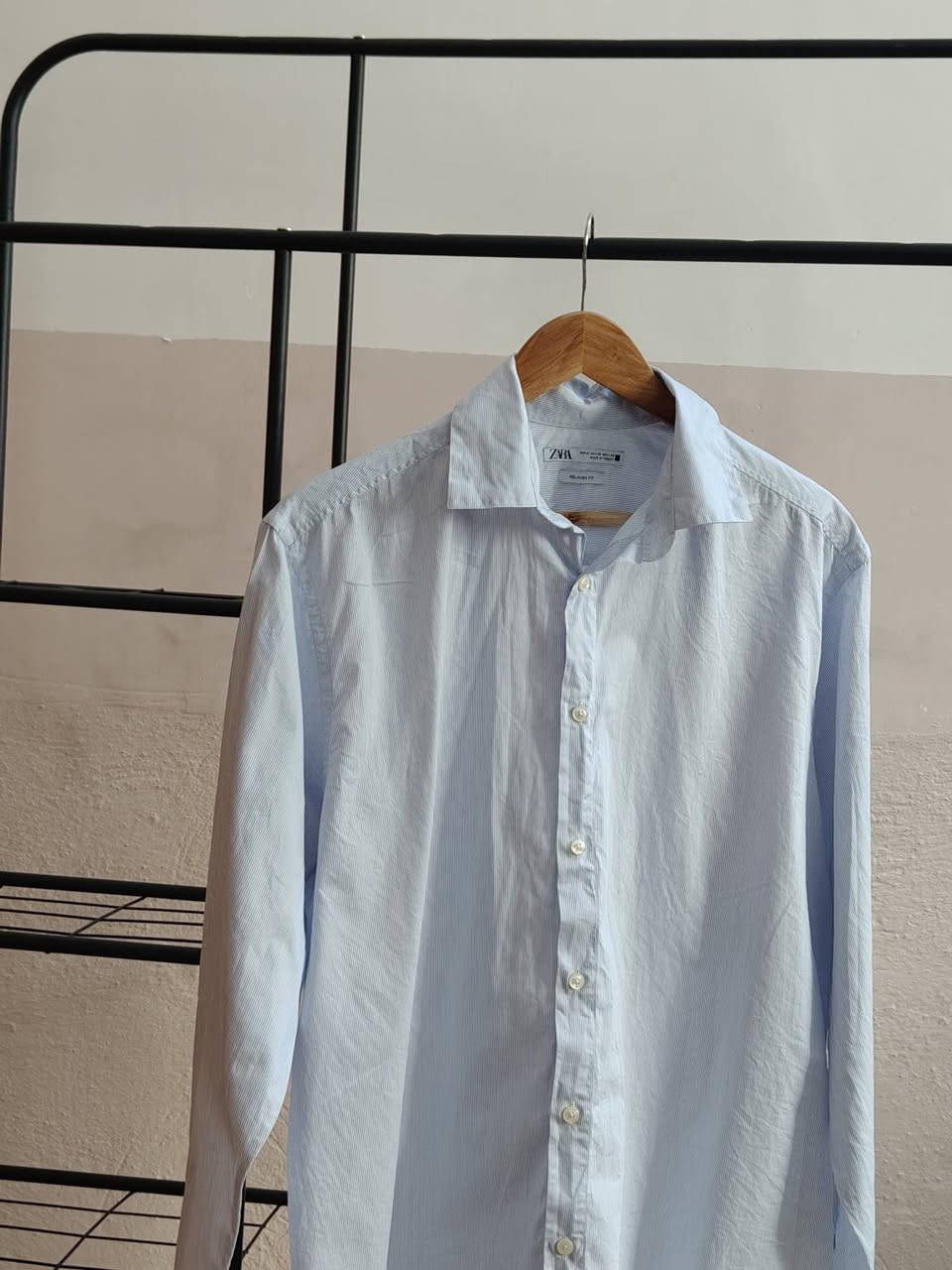 هاي من شركة Zara

زارا شركة أسبانية مشهورة بالأزياء والملابس 

قميص رسمي/كاجوال مخطط بخطوط خفيفه

قياس (Mيلبس الى حدXL)

السعر 16 شامل اجور التوصيل 

اضغط على الصفحه لمشاهدة بقيه الموديلات


**إذا كنت صاحب هذا الإعلان وتريد حذفه لأي سبب، رجاءا أرسل رسالة إلى الدعم الفني**