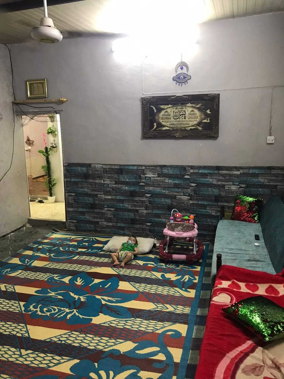 السلام عليكم من رخصت الادمن 
بيت تجاوز للبيع الدولعي مجمع الحسابات يحتوي على هول واستقبال ومطبخ وغرفتين نوم وصحيات مشتركة السعر 10مليون 
 رقم الهاتف *********** واتساب
