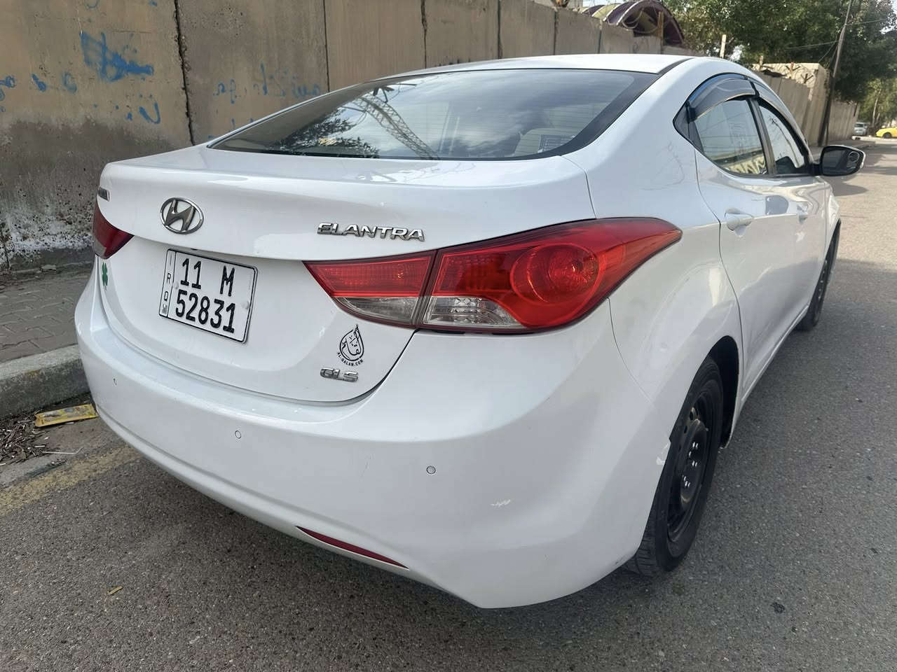 السلام عليكم ورحمة الله وبركاته 
النترا 12 خليجي محرك 1800 
رقم بغداد سعرها  108 مجال حك جيه قليل
موصفات 
فتحة سقف
تحكمات اربع جهات 
شاشة كامره دواره 
السياره تخم تاير صدر باتري جديد 
مابيها ملاحظات ولا بارد هواي 
مكاني بغداد المحمودية 
بيها صبغ جاملغ خلفي وباب عكس السايق 

***********
