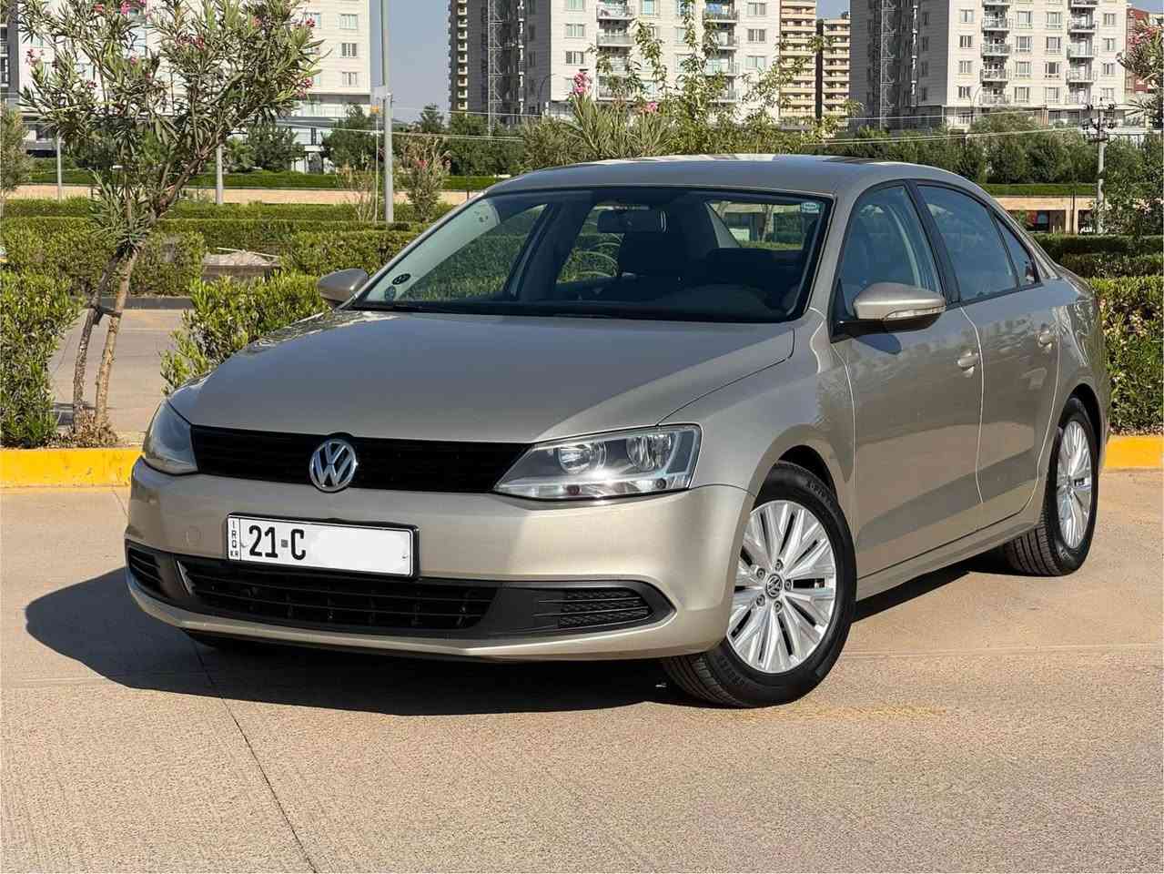 ‎کوردی / عربی 

‎بسم الله الرحمن الرحيم
Jetta 2015 خلیجی بێ بۆیاخ  

ماشەڵا سەیارەیەکی بە تەحەمول و کەممەسرەف
خۆم لە دەستی یەکەمم کڕیوەتەوە زۆر تازە ماوەتەوە
سەنەویو ڕەقەم تازەیە تا ٤ /٢٠٢٨ بە ناوی خۆمەوەیە 
مەکینە ٤ پستۆن ٢.٠ بێ تۆڕبۆ ٦ گێڕ مەرغوب بەشەرت
کامل سێرڤس ڕۆن و هایدرۆلیک و مەصفی بانزین 
 تایەو ویلی مۆدێل ٢٠٢١ ی بۆ بەستراوە 
١٧٧ هەزار کیلۆ مەتر ڕۆیشتوە 

نرخ 💵(( 122 )) 💵گەڵا و معامەلە 

مواسەفات خلیجی ناسراوە 
شاشە ئایپاد ی بۆ بەستراوە و حاسە و کامێرەیە 
گێڕی ئۆتۆماتیک و عادی و سپۆرت و تحدید سرعە
جامەکانی ئۆتۆیە بە سویچ دەکرێتەوەو دا دەخرێ
تەبریدێکی زۆر ساردی هەیە و تەبرید مەرکەزیە ❄️
گاعی و کەتەلۆک و سپێر و جەگی شەریکەی تیا ماوە
زۆر مواسەفاتی تر …

سەیارەکە بێ بۆیاخە دەعامیش بۆیاخ نیە  ٣ پەڵە PDR ی هەیە و زۆر بە جوانی چاککراوە پێوەی دیار نیە 

ڤیدیۆی کاملی سەیارەکەم لایە کڕیار داوا بکات ✅

📍شوێن : سلێمانی 

***********☎️
ڤایبەر و واتصئاپی لەسەرە 

———————————————
جيتا موديل ٢٠١٥ خليجي بدون صبغ

ماشاءالله سيارة عمليه و قوية و الاقتصادية جدا 
شتريت من ايد واحد و باقي جديد جدا
سنوي و رقم جديد حتى ٤/٢٠٢٨ و باسمي 
محرك ٤ سلندر ٢.٠ تنفس طبيعي و ٦ گير مرغوب 
سويت كامل سيرفس زيت محرك و هايدروليك ✅
و مصفی بنزین جدیدو تاير و ويل جديد مال ٢٠٢١ 
ماشي ١٧٧ الف كيلومتر 

سعر💵 (( ١٢٢ )) 💵ورقة و بيها مجال 

مواصفات خليجي معروفة
شاشة ايباد و كاميرا و حساس و تحديد سرعة 
گير أوتوماتيك و عادي و سبورت قوي جدا
جامات اوتو و يفتح و يصعد عن سويج 
تبريد بارد جدا و تبريد مركزي ❄️❄️
گاعيات و كتلوك و جك و سبير شركة موجود
بعد هواي مواصفات…

سيارة بدون صبغ  حتى دعاميات بشرط
بيها ٣ مكان تعديل PDR و مامبين 

عندي فيديو كامل سيارة شراي آطلب و تدلل ✅

📍مكان: سليمانية 

***********☎️
فايبر و واتساب موجود السليمانية, العراق
