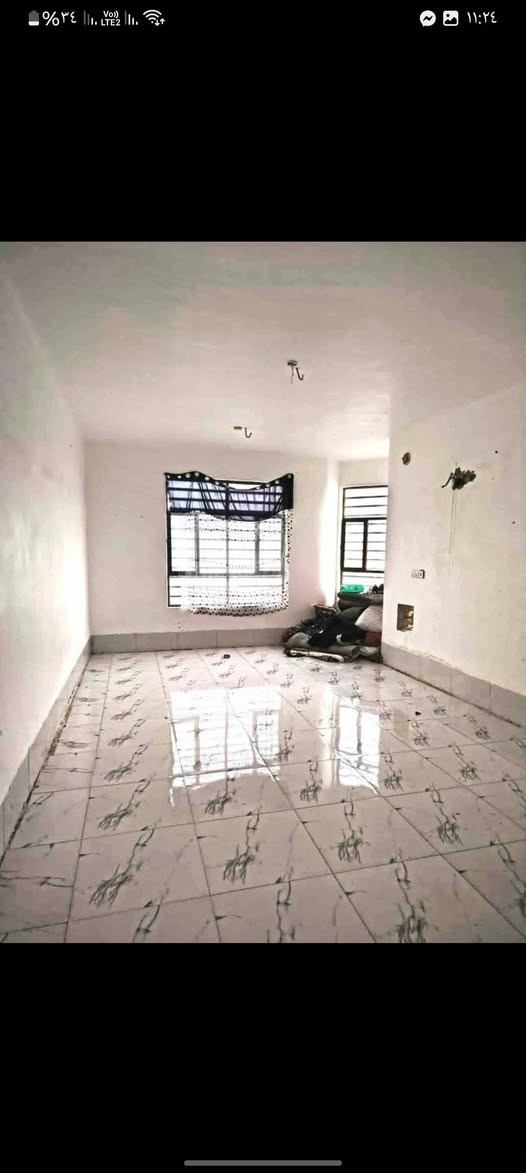 بيت للبيع200متر طابقين
✅️شارعه 15متر مبلط مفتوح ع 60
✅️بي 4 اغرف وصالتين وصحيات وستقبال ومطبخ بناء جديد درجه اولى 
✅️اماء كهرباء مدارس اناره ليليه 
✅️شارع مبلط جميع لخدمات متوفره 
✅️موقعه/نجف مجمع بيتي مقابيل صلطان
  
 ☎️للاستفسار *********** واتساب
