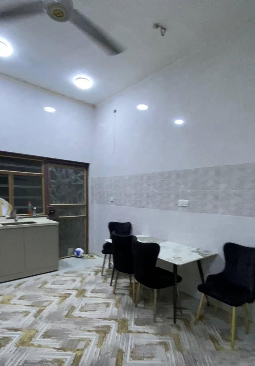 سلام عليكم بيت للبيع طابو زراعي عراقي في التنومة تحت الجسر الايطالي عرض الفرع 10 متر و يبعد 30 متر عن الشارع العام والجسر الايطالي مساحة الدار 200 متر يحتوي على غرفتين منام وصالة كبيرة ومطبخ وصحيات وحديقة بناء جديد الأثاث يباع مع البيت او بدونة الأستفسار الأتصال على هذا الرقم ***********
