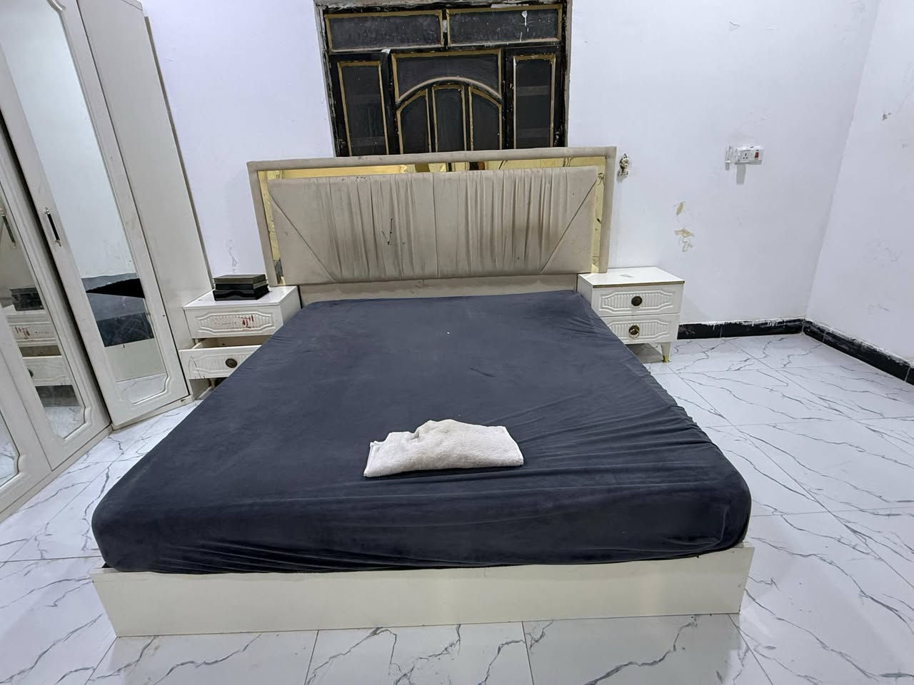 للبيع 400 وبيها مجال البصره ابو الخصيب الرقم ***********
