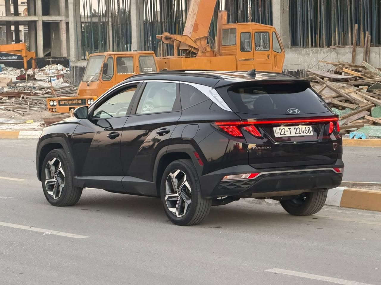 السلام عليكم
( للبيع فقط)  
توسان موديل 2024 وارد امريكي فول SEl
دخول وترقيم جديد ( رقم اربيل ) 
( حادثها صبغ شي بسيط حافة البنيد حافة الجاملغ ) فقط بدون تبديل اي قطعة
الموصفات فول واذكر جزء منها 
🔹فتحة سقف سلايت  
🔹كشنات جلد بالكامل + تدفئه
🔹كشن السائق كهرباء + هاند بريك بصمه
🔹بصمة تشغيل + بصمة ابواب + جنطه كهرباء 
🔹شاشه ايباد كبيره الحجم + تبريد شاشه
🔹محرك 2500 + انظمة متعدده للقياده
🔹تدفئة مقود + فول رادار 360 درجه
🔹اشاير بالمري + نقاط عمياء 
🔹ماشيه 33   
مكاني بغداد حي الجهاد الاطباء 
واتساب او الاتصال
***********   🔹
سعرها 198  ورقة
