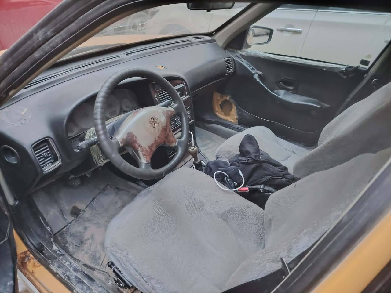 سلام عليكم
سياره بيجو بارص رقم بغداد مصفره هيه وغرامه مديل 11
البيع او مروس حسب القناعه *********** مكان سياره دوانيه قضاء الشاميه
