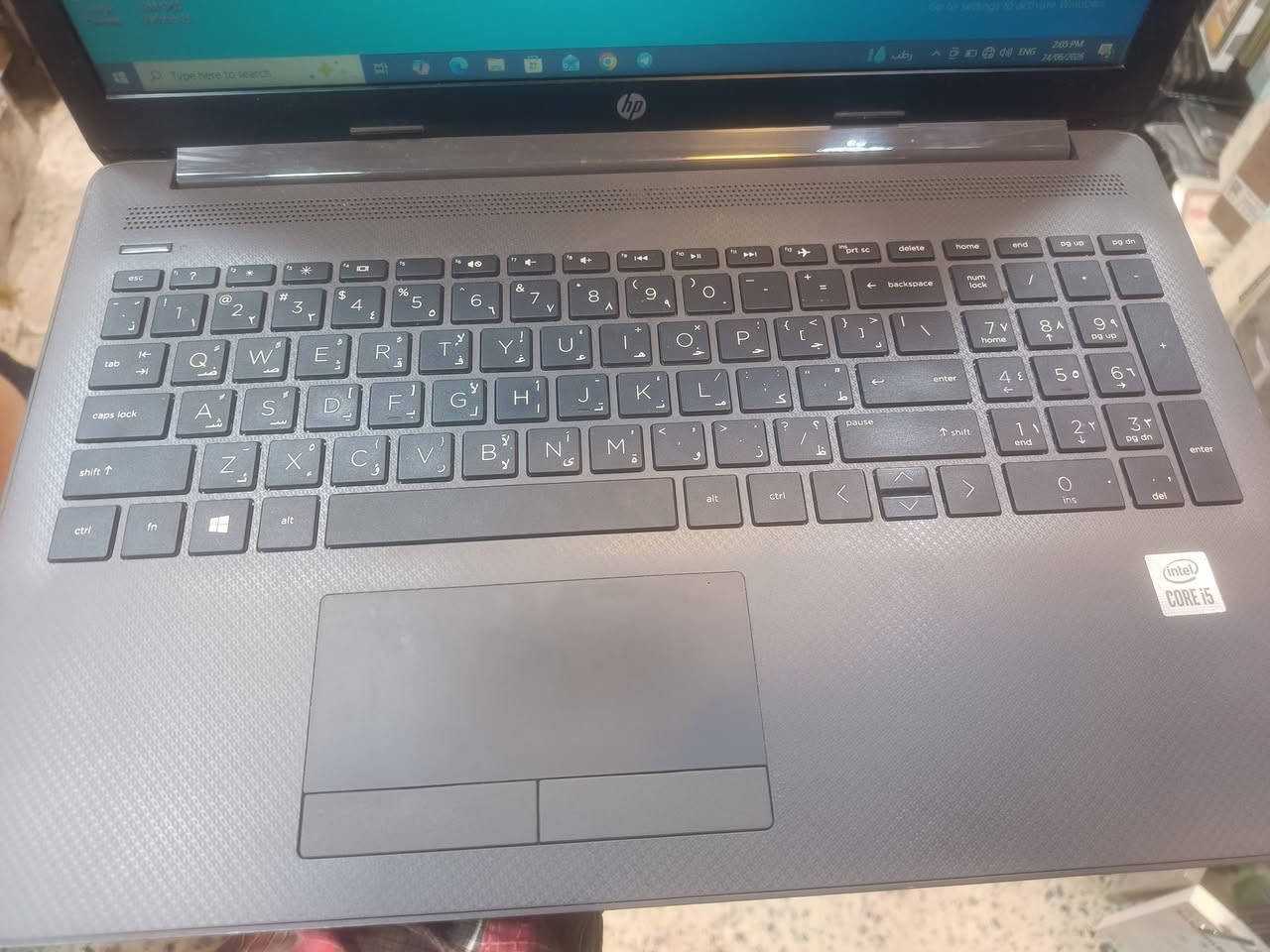 السلام عليكم

💻 لابتوب HP 250 G7 للبيع

الجهاز نظيف جداً وحالته ممتازة، مناسب لبرامج السوفت وير، الدراسة، والاستخدام اليومي، ويشغل الألعاب الخفيفة والمتوسطة.

🔹 المواصفات:

- Intel Core i5-1035G1 (الجيل العاشر)
- RAM 8GB
- SSD 1TB
- NVIDIA GeForce MX110 2GB
- شاشة 15.6 إنج

🎁 الملحقات:

- شاحن أصلي
- جنطة أصلية
- Windows مفعّل
- Office مفعّل

💰 السعر: 280 ألف دينار
⚡ مستعجلين على البيع

للاستفسار مراسلة الخاص.

***********
