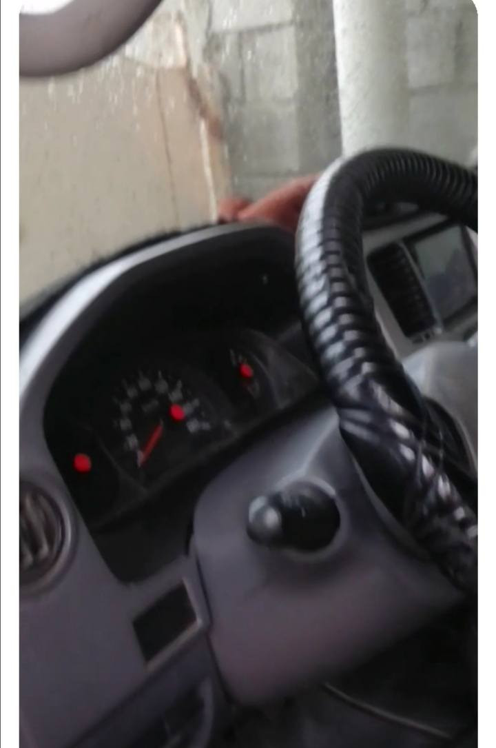 بەڕێزان ئەم پاسە بۆفرۆشتن بەشەرتی گێڕو مەکینەو ئەکسل مۆدیل 2007 ژ  م ت  ***********
