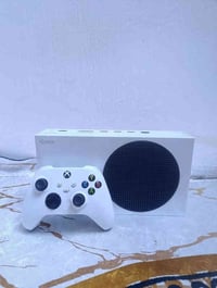 اكس بوكس سيريس اس مامفتوح كامل الملحقات عدا الكارتونه السعر 275 قفل مك...